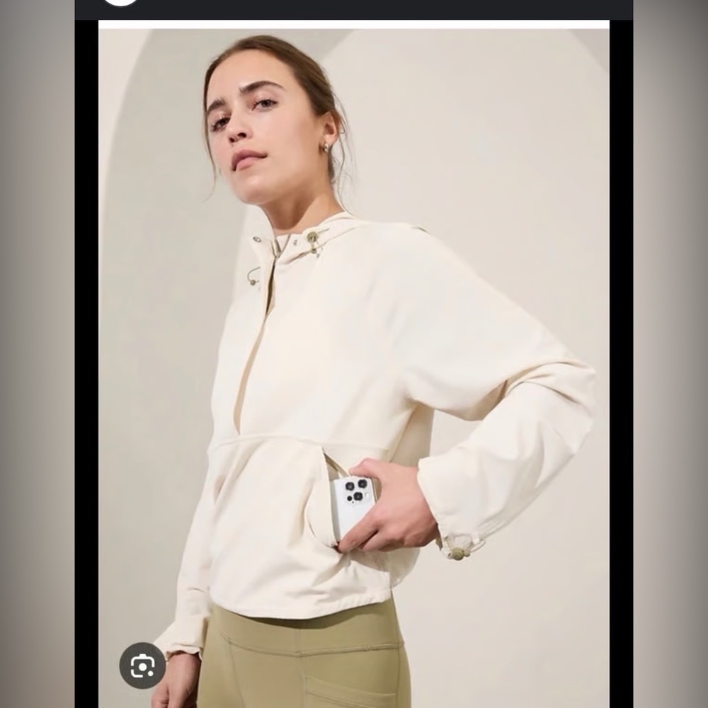 *NWT* ATHLETA Boundless Crop Popover - Cream